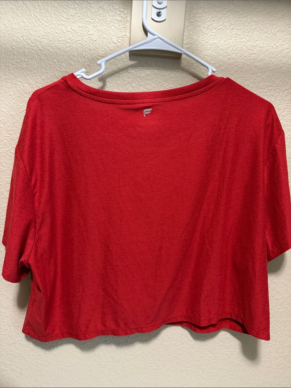 Fabletics Red Cropped Tee - Picture 4 of 4